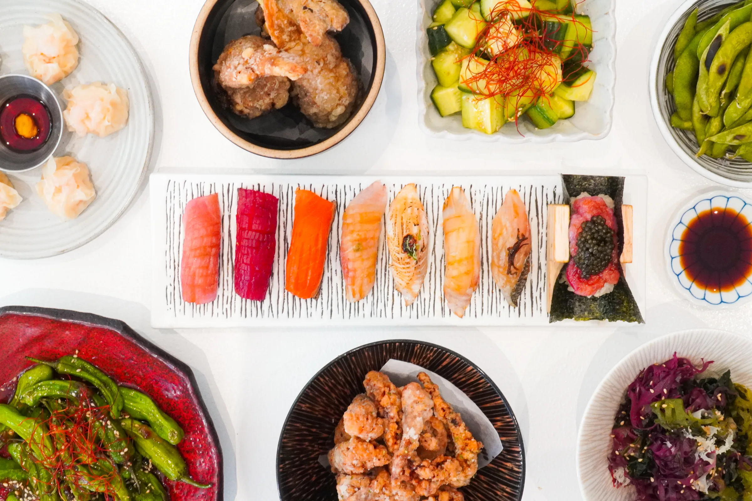 Sushi service at Shirokuro